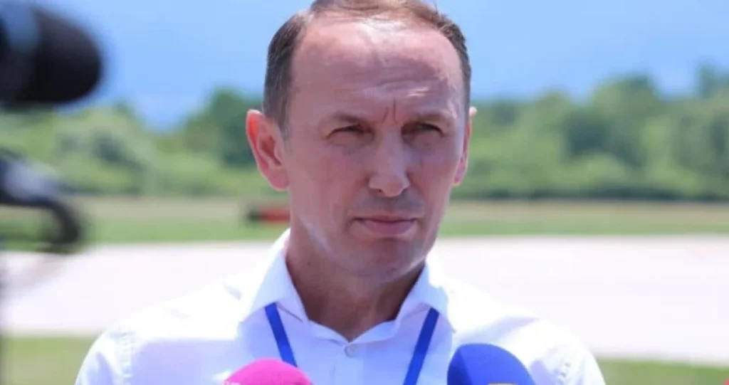Putujte Ba Aerodrom Tuzla